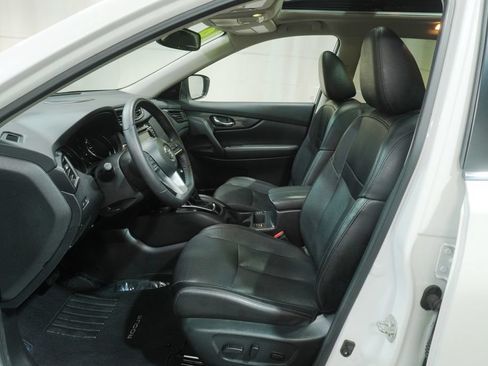 Used 2019 Nissan Rogue SL w/ Premium Package AWD/4WD image 12