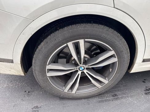 Used 2021 BMW X7 M50i image 9
