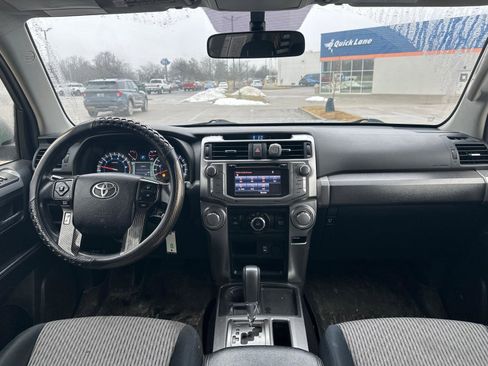 Used 2014 Toyota 4Runner SR5 image 2