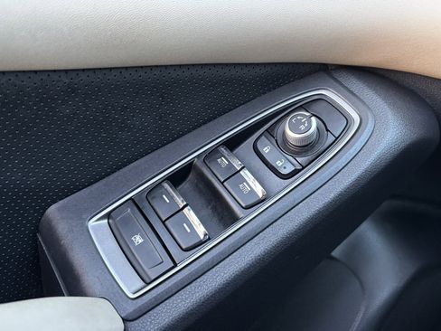 Used 2022 Subaru Ascent Limited image 15