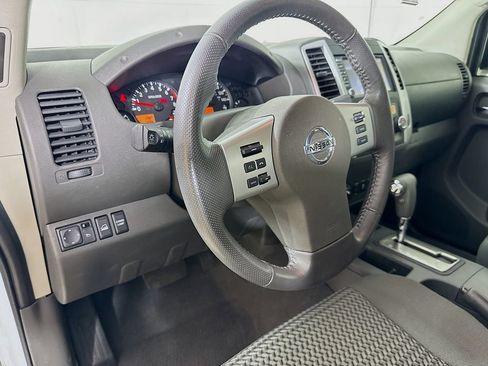 Used 2019 Nissan Frontier SV w/ Value Truck Package AWD/4WD image 9