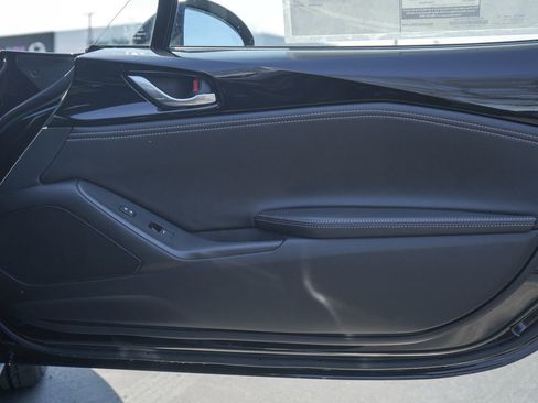 New 2026 MAZDA MX-5 Miata Club w/ Weather Package RWD image 6