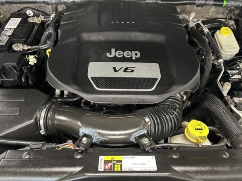 Used 2016 Jeep Wrangler Unlimited Sport w/ Dual Top Group AWD/4WD image 29