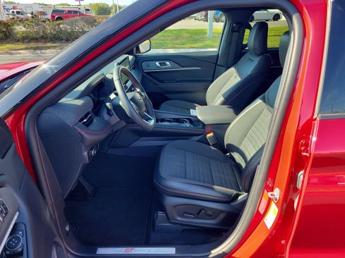 Certified 2025 Ford Explorer ST-Line w/ Premium Package RWD image 18