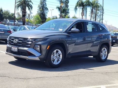 Used 2026 Hyundai Tucson SE FWD image 2