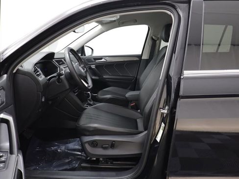 Used 2023 Volkswagen Tiguan SE AWD/4WD image 5