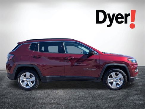 Used 2022 Jeep Compass Latitude image 3