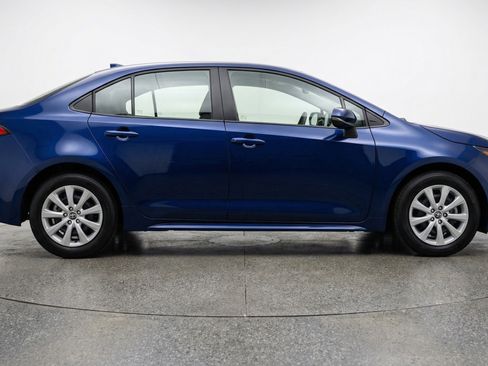 Used 2025 Toyota Corolla LE FWD image 11