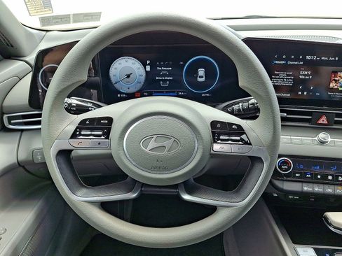 Used 2024 Hyundai Elantra SEL FWD image 16