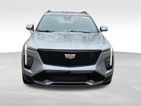 Used 2024 Cadillac XT4 Sport image 2