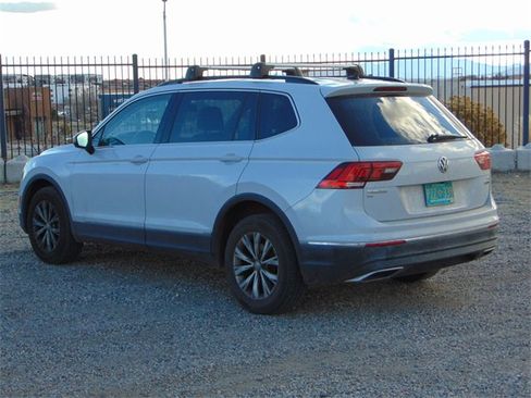 Used 2018 Volkswagen Tiguan SE w/ Panoramic Sunroof Package image 5