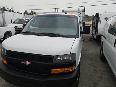 Used 2019 Chevrolet Express 2500 w/ Driver Convenience Package RWD image 13