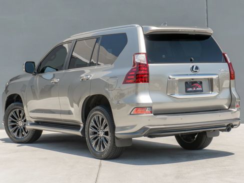Used 2022 Lexus GX 460 Premium w/ Accessory Package AWD/4WD image 4