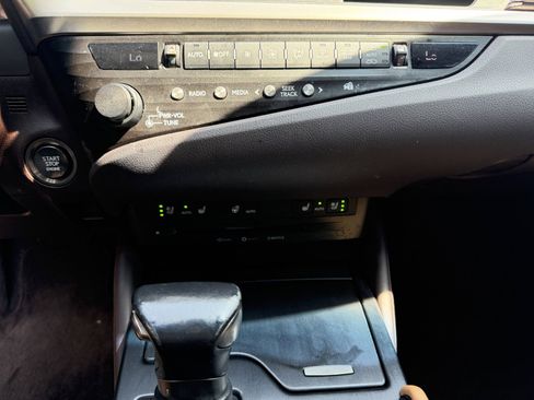 Used 2019 Lexus ES 350 w/ Premium Package FWD image 30
