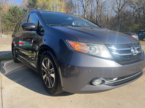 Used 2016 Honda Odyssey Touring Elite image 2