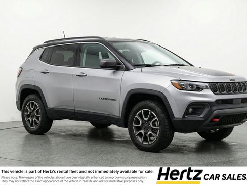 Used 2025 Jeep Compass Trailhawk image 1