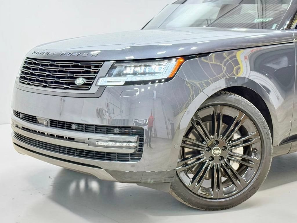 Used 2025 Land Rover Range Rover Long Wheelbase SE AWD/4WD image 3