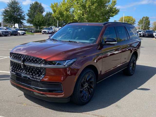 New 2027 Lincoln Navigator Reserve w/ Jet Appearance Package AWD/4WD image 3