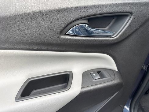 Used 2018 Chevrolet Equinox LT image 11