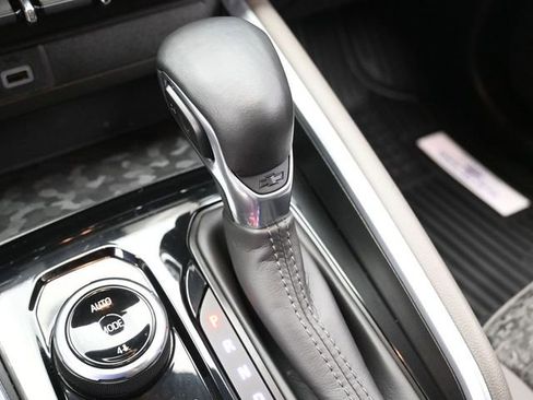 Used 2024 Chevrolet Colorado ZR2 w/ Technology Package image 24