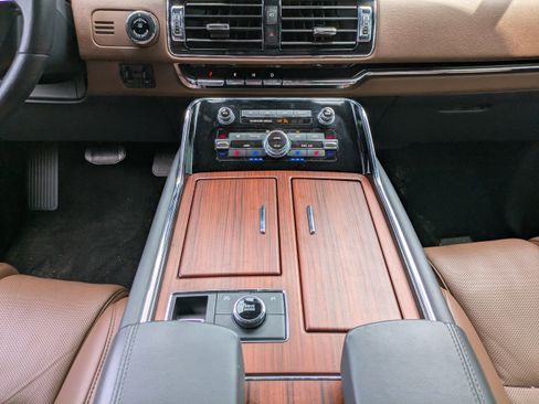 Used 2024 Lincoln Navigator L Reserve AWD/4WD image 25
