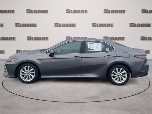 Used 2023 Toyota Camry LE image 2