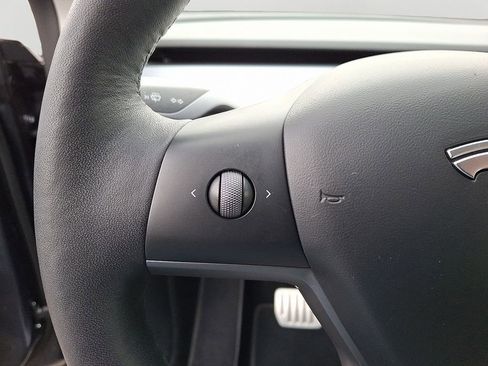 Used 2022 Tesla Model Y Performance image 22