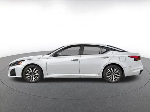 Used 2026 Nissan Altima 2.5 SV FWD image 3