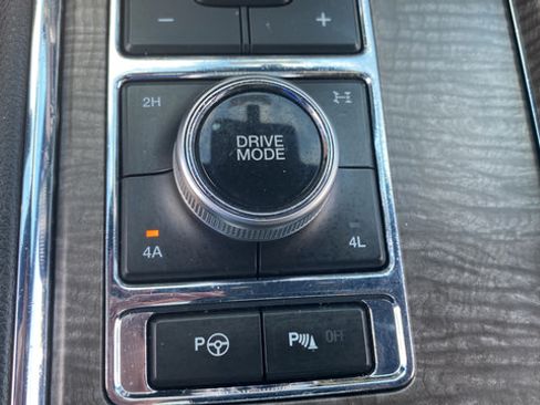Used 2020 Ford Expedition Limited w/ Special Edition Package AWD/4WD image 20
