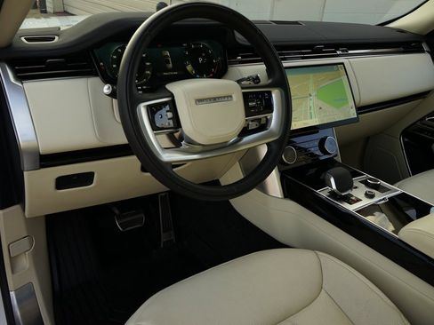 Used 2023 Land Rover Range Rover SE image 2
