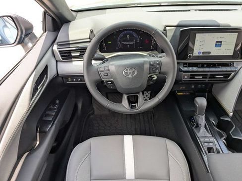 Used 2026 Toyota Camry SE FWD image 15