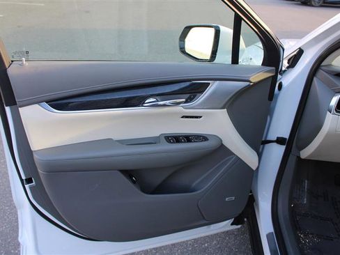 Used 2022 Cadillac XT6 Premium Luxury image 12