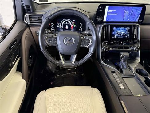 Used 2023 Lexus LX 600 4WD w/ Luxury Package image 4