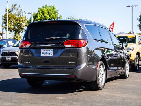 Used 2020 Chrysler Pacifica Limited FWD image 6