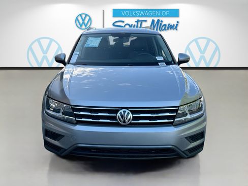Used 2021 Volkswagen Tiguan SE w/ Panoramic Sunroof Package image 2