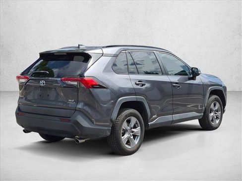 Used 2022 Toyota RAV4 XLE AWD/4WD image 5