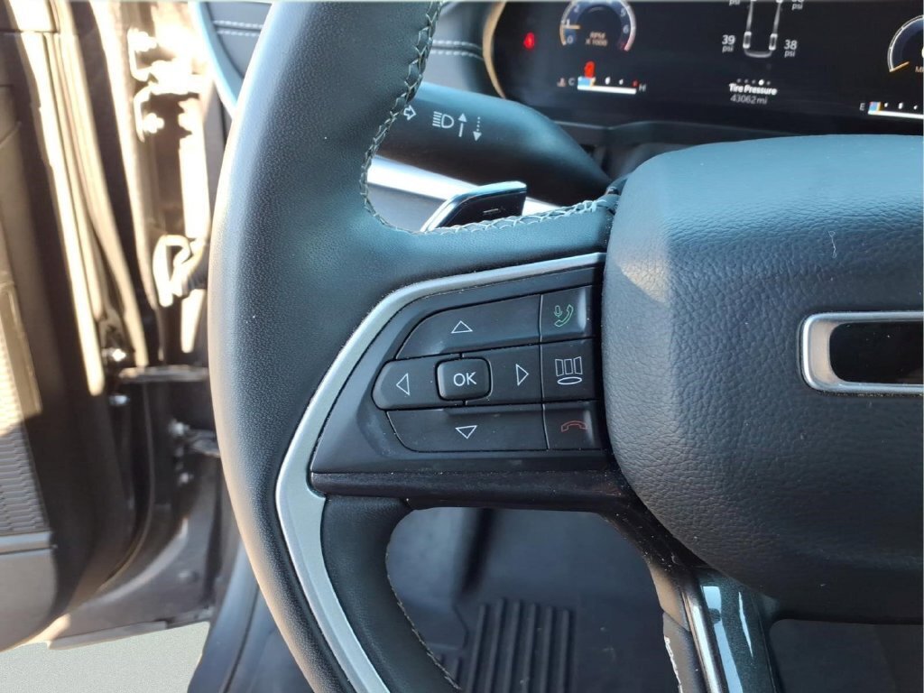 Used 2023 Jeep Grand Cherokee L Laredo AWD/4WD image 25