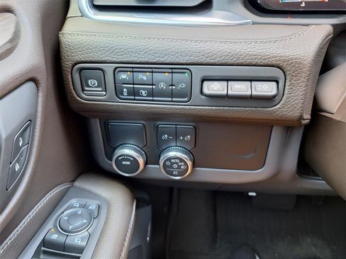 Used 2022 GMC Yukon Denali image 18