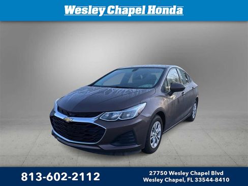 Used 2019 Chevrolet Cruze LS image 1