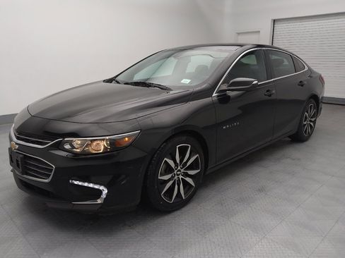 Used 2017 Chevrolet Malibu LT image 2