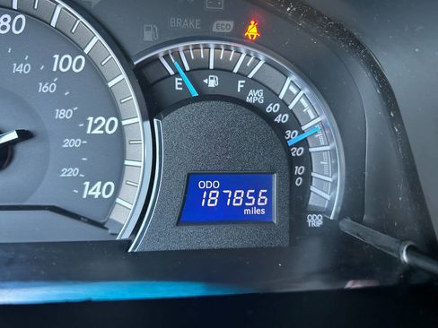 Used 2014 Toyota Camry SE image 19