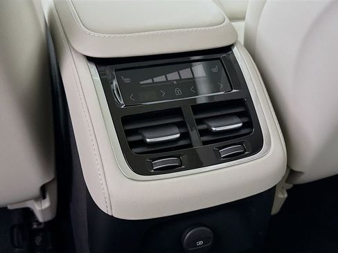 New 2026 Volvo XC90 T8 Ultra w/ Protection Package Premier AWD/4WD image 27