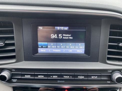 Used 2020 Hyundai Elantra SE image 24