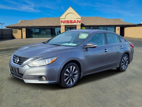 Used 2016 Nissan Altima 2.5 SV w/ Convenience Package image 2