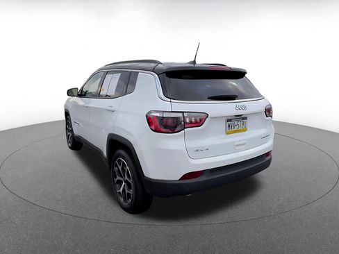 Used 2025 Jeep Compass Limited image 10