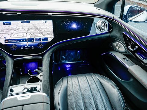 Certified 2022 Mercedes-Benz EQS 580 4MATIC Sedan image 15