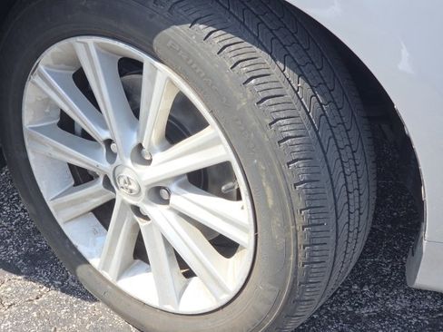 Used 2014 Toyota Camry XLE w/ Leather Package FWD image 9