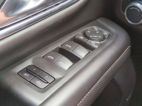 Used 2021 GMC Yukon SLT w/ SLT Luxury Plus Package image 24