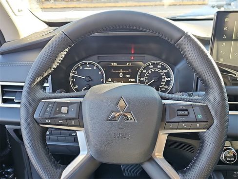 New 2026 Mitsubishi Outlander SE image 14