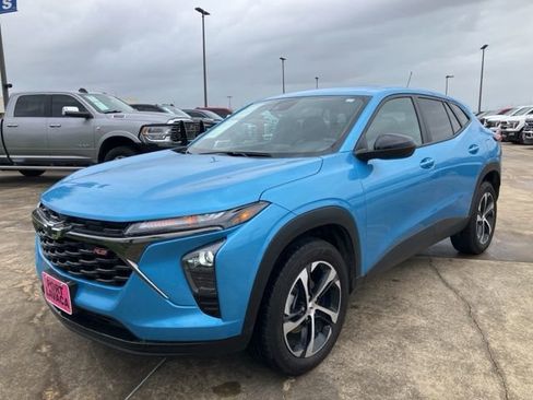 Used 2025 Chevrolet Trax RS FWD image 3